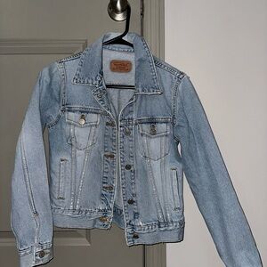 J’2nd Faded Light Blue Denim Jacket Perfect for Fall - Small size